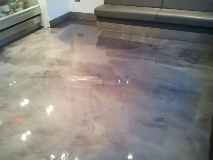 Pavimento industriale in resina con superficie lucida